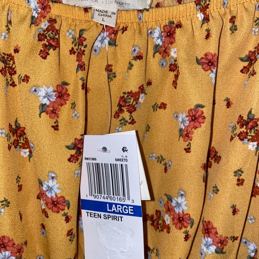 Cute Ultra flirt yellow top!